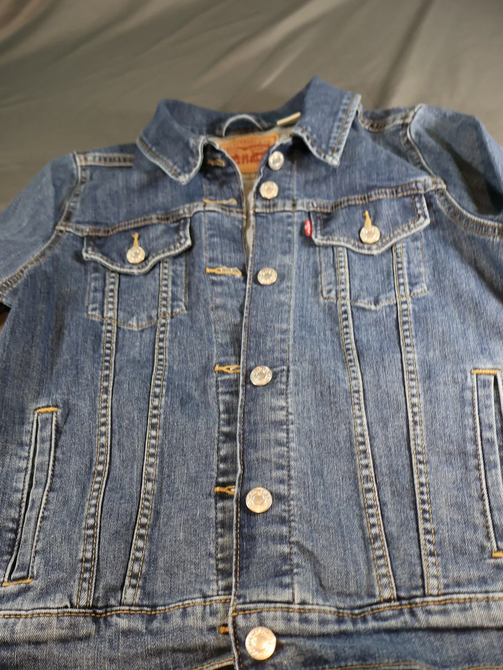 Levi's Blue Denim Trucker Jacket with Red Tab #FEODZR - Picture 2 of 8